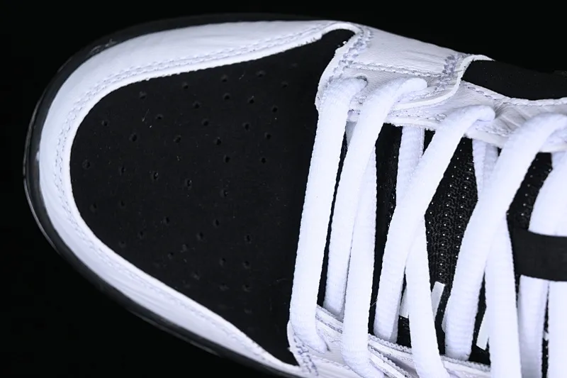 All categories Nk SB Dunk Series Nk SB Dunk Low low-top sneakers Cost-effective version Tightbooth x Nk SB Dunk joint model Reverse Panda SB low-top casual sports skateboard shoes FD2629-100